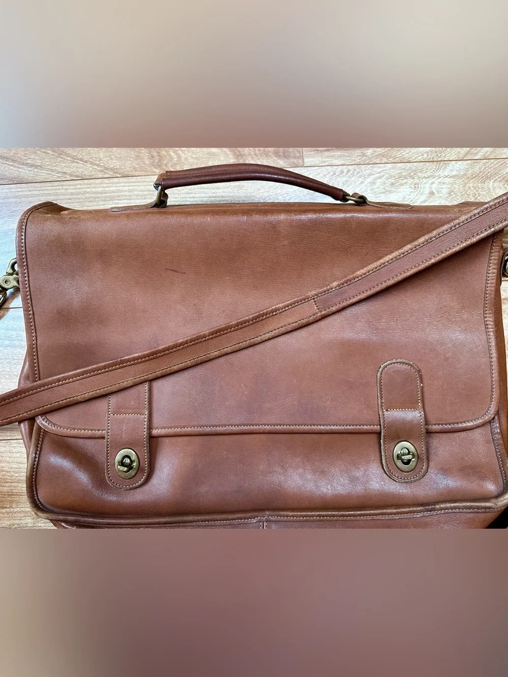 Vintage Laura USA Brown Leather Briefcase Messenger Bag Solid Brass 17” Made USA